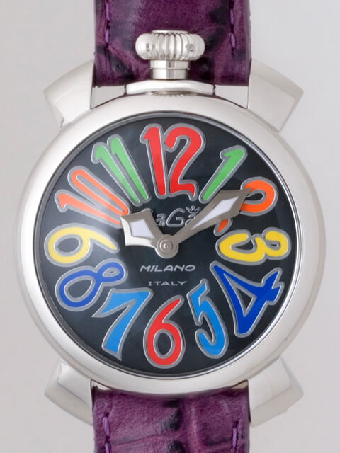 ガガ･ミラノスーパーコピー GAGAMILANO マニュアル　40mm　クォーツ z5020.2 チェリー皮 ブラックシェル/マルチカラーアラビア